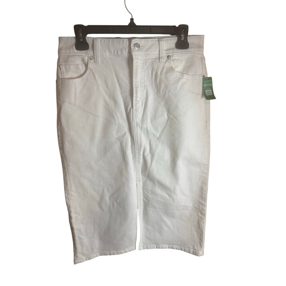 Gap white denim skirt size 4 /27 NWT just below knee length